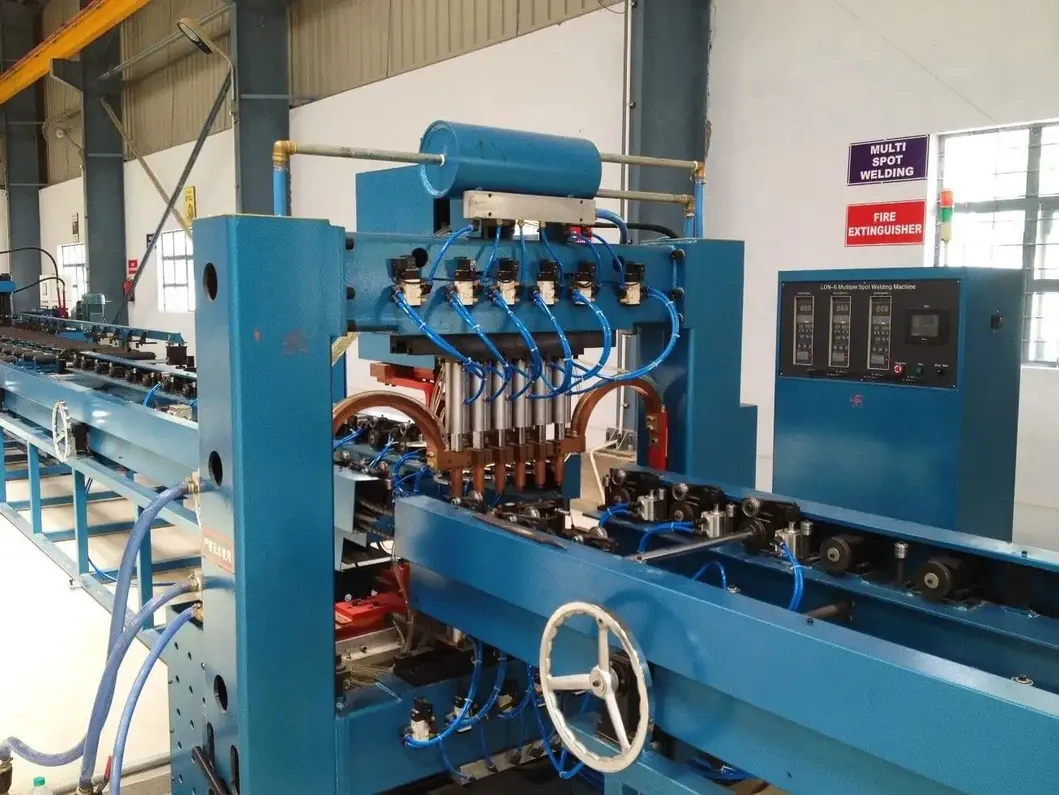 Raffreddamento Muri con Alette Ondulate Distribuzione Trasformatore di Potenza Olio Immerso Radiatore Aletta Linea di Produzione Automatica di Saldatura 4