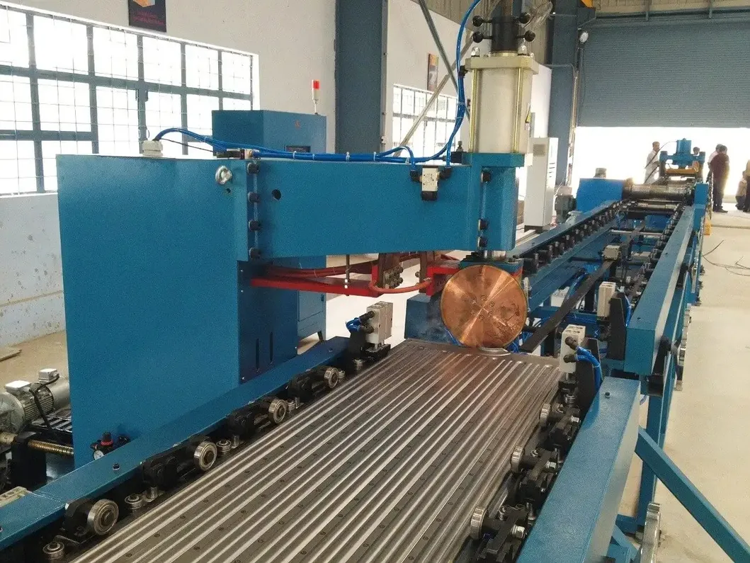 Raffreddamento Muri con Alette Ondulate Distribuzione Trasformatore di Potenza Olio Immerso Radiatore Aletta Linea di Produzione Automatica di Saldatura 8
